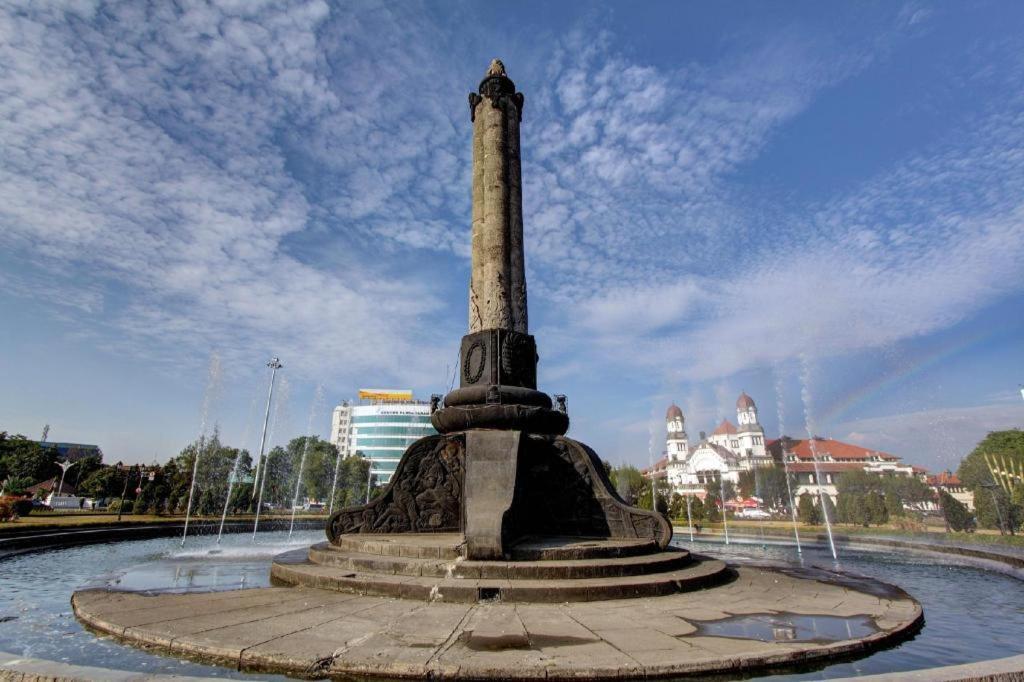 New Mira Hotel Semarang Exteriör bild