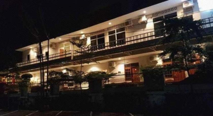 New Mira Hotel Semarang Exteriör bild
