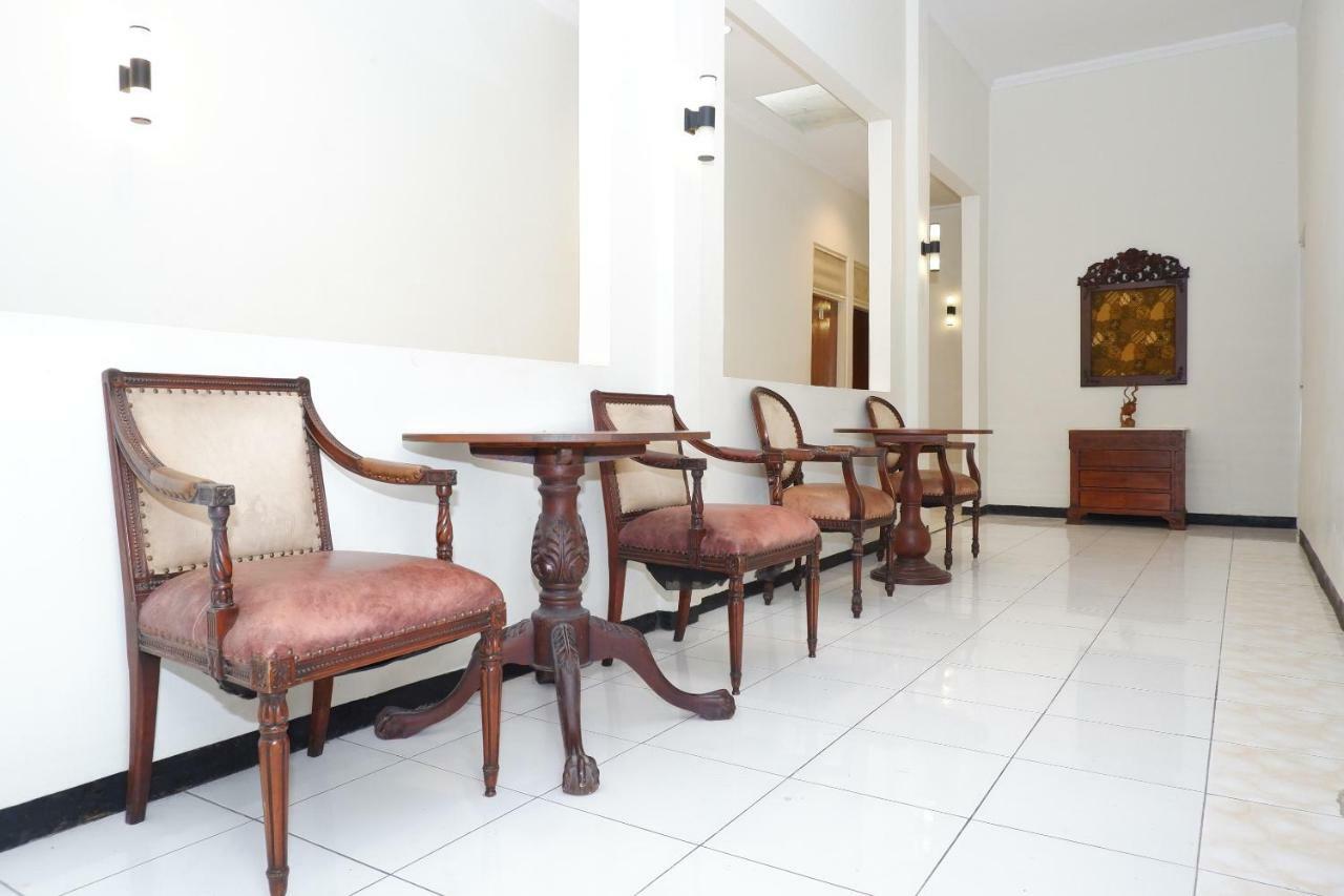 New Mira Hotel Semarang Exteriör bild