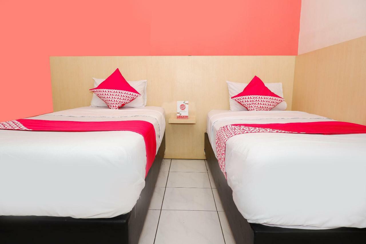 New Mira Hotel Semarang Exteriör bild