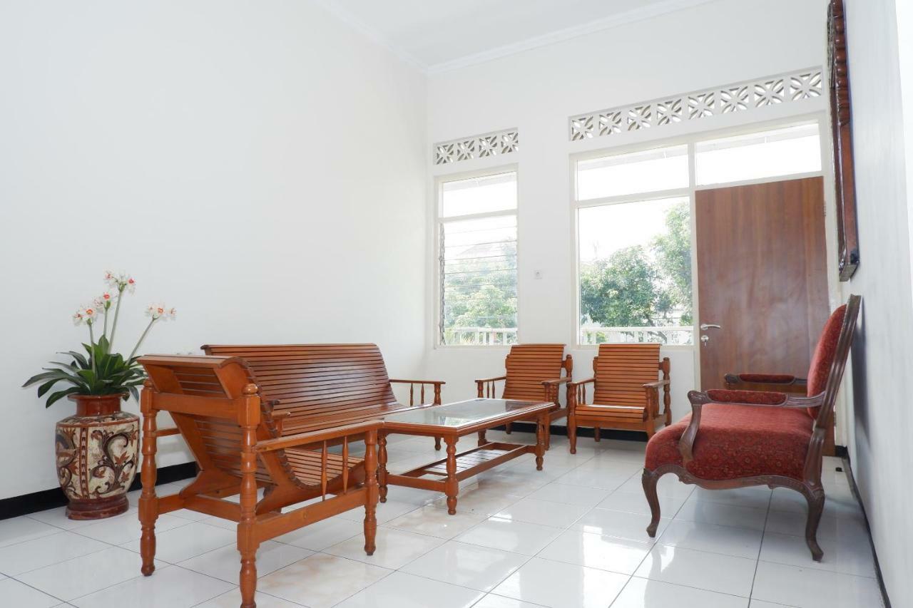 New Mira Hotel Semarang Exteriör bild