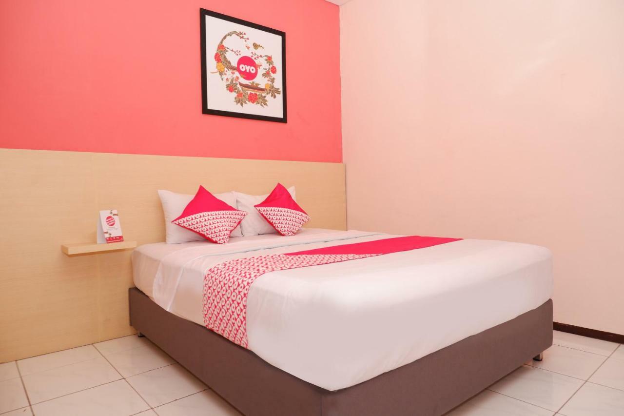 New Mira Hotel Semarang Exteriör bild