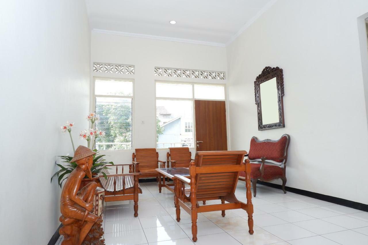 New Mira Hotel Semarang Exteriör bild