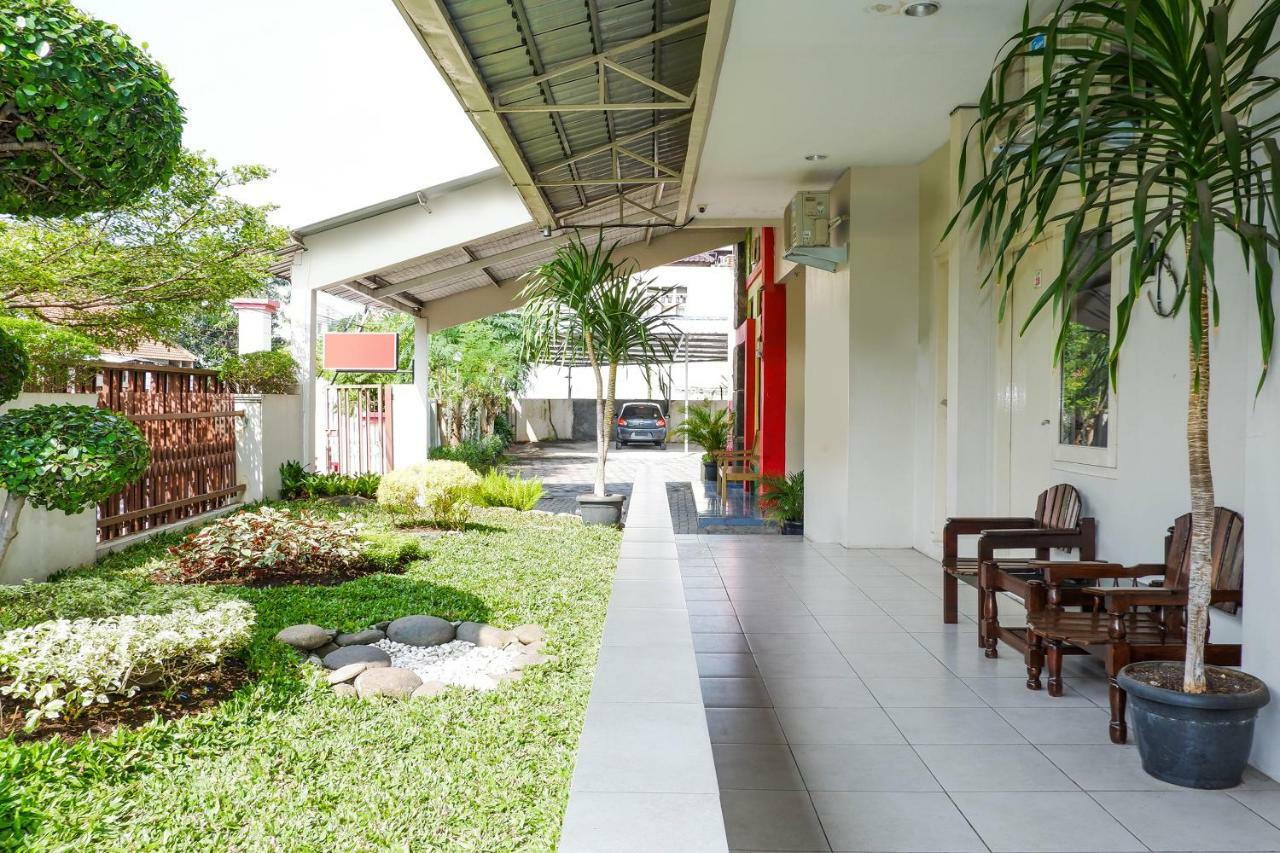 New Mira Hotel Semarang Exteriör bild